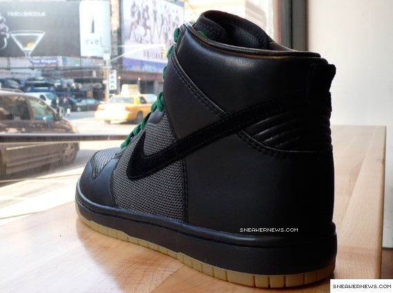 nike-dunk-hi-be-true-nyc-03.jpg