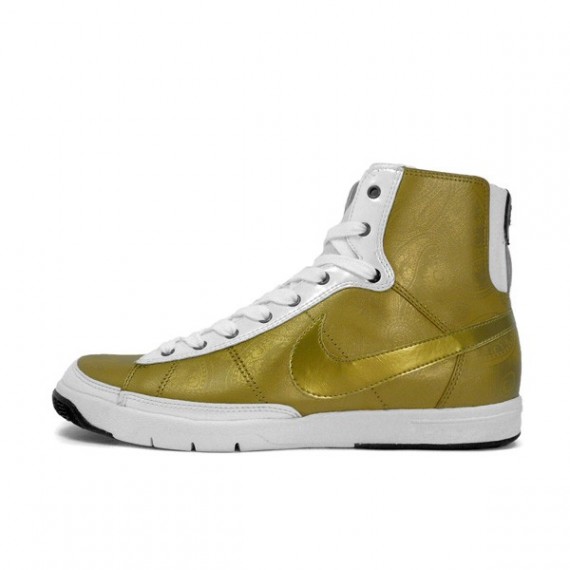 Nike WMNS Blazer Mid Plus – Granite & Metallic Gold