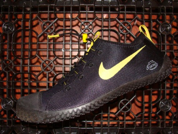 Nike Sneakerboat – Black/Zest