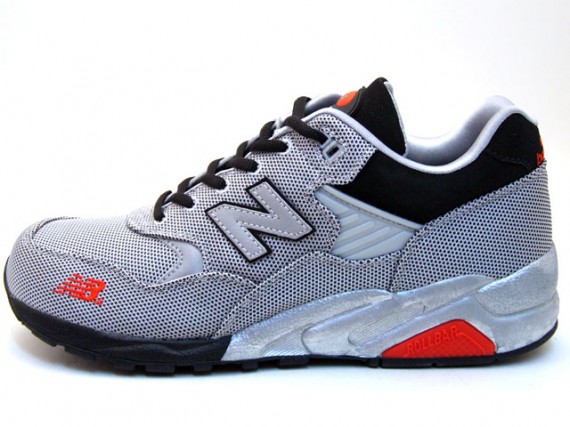 New Balance MT580J – Luggage Collection