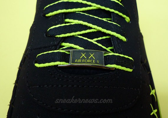 Kaws Air Force 1 - In Detail
