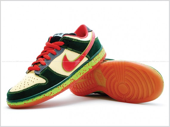 Nike SB Dunk Low Premium - Mosquito - In Detail