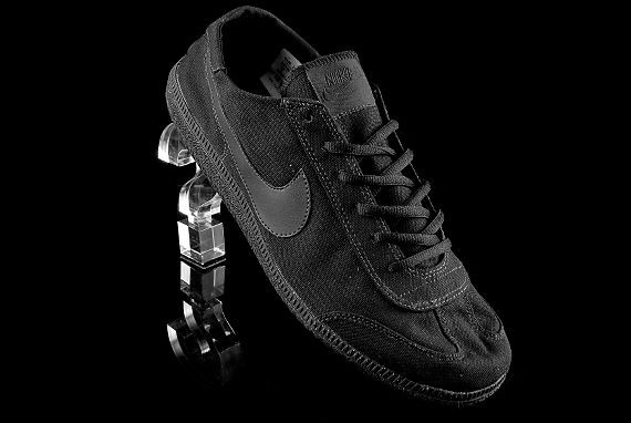 Nike Post Match – Black + White