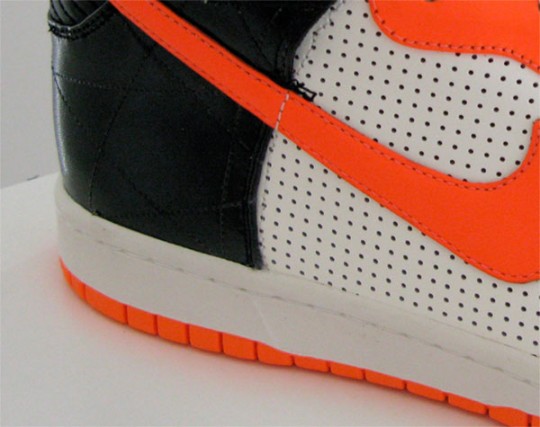 nike-dunk-hi-premium-fall-2009-neon-1-540x427