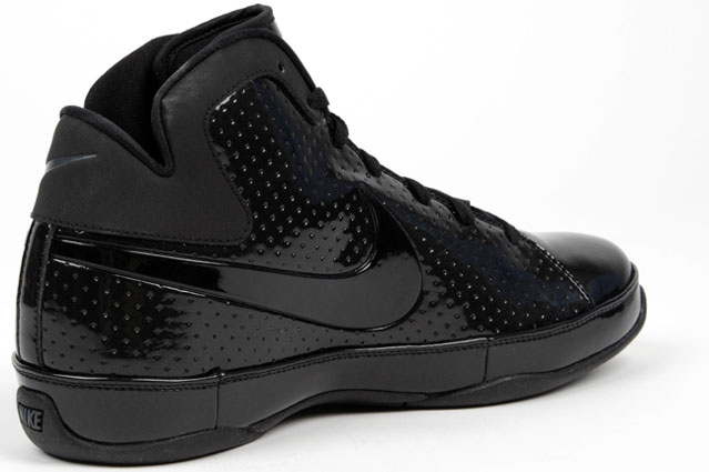 nike-zoom-hustle-black-2 nike-zoom-hustle-black-2