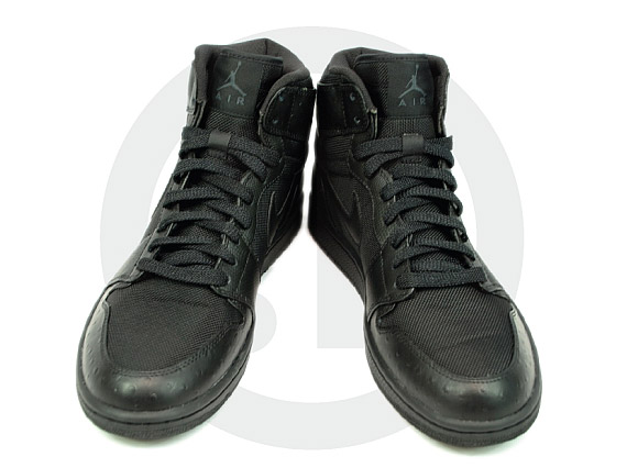 air-jordan-1-high-black-ostrich-06