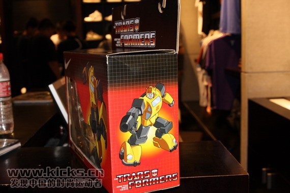 nike-basketball-x-transformers-ii-pack-fun-police-4