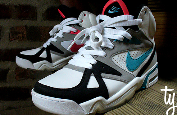 Nike Air Hoop Structure – OG Air Structure Triax 91 Colorway – Holiday ’09