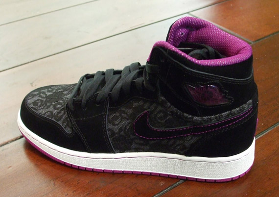 air-jordan-1-hi-gs-blk-plum-3