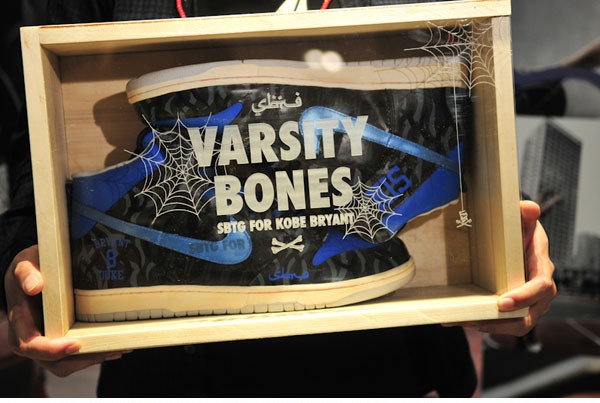 sbtg-x-nike-dunk-high-varsity-bones-for-kobe-bryant-2