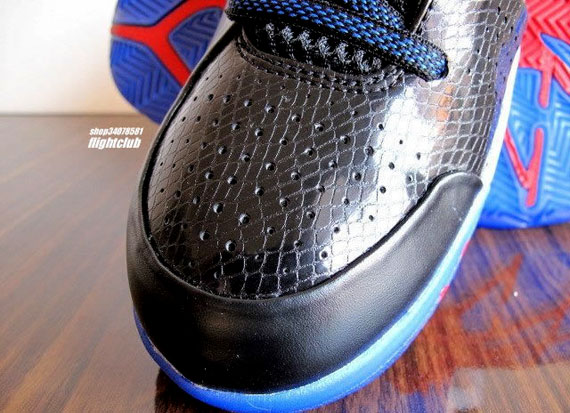 zoom-kobe-iv-blk-blu-red-9