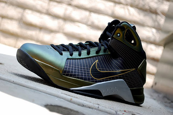 nike-hyperdunk-eggplant-metallic-gold-1