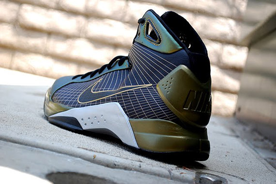 nike-hyperdunk-eggplant-metallic-gold-2