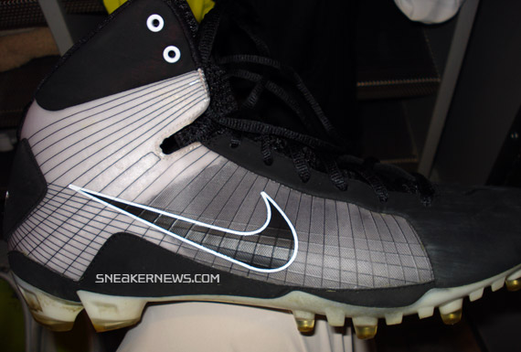 nike-hyperdunk-football-cleats-02