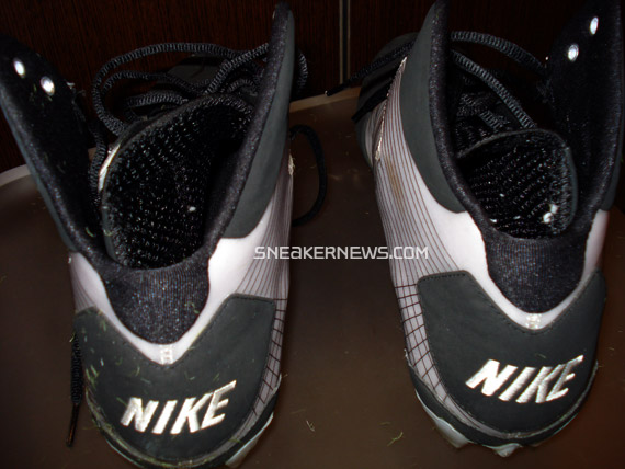 nike-hyperdunk-football-cleats-04