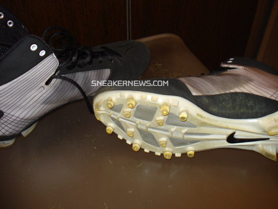 nike-hyperdunk-football-cleats-05