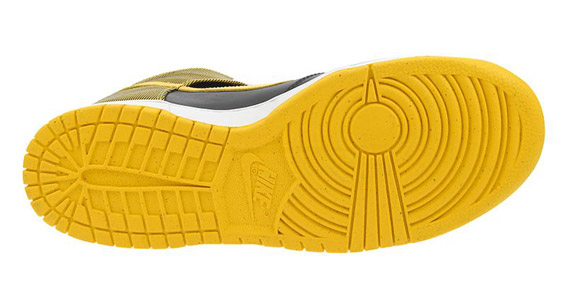 nike-dunk-high-north-black-blue-black-yellow-10