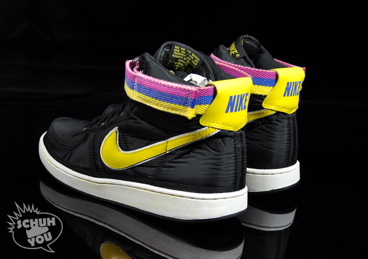 Nike-Vandal-Supreme-Hi-Black-Yellow-05