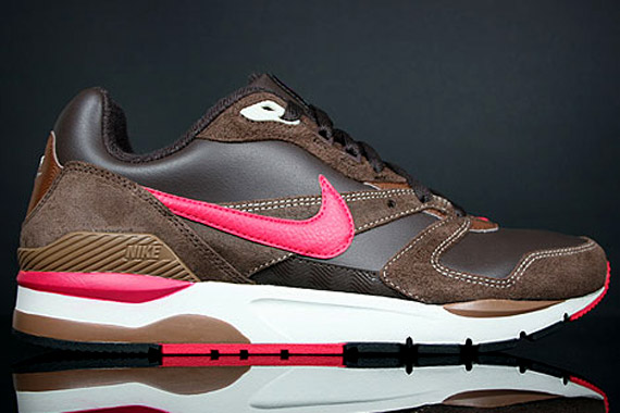 Nike Twilight Runner EU – Dark Cinder – Berry – Rustic Birch