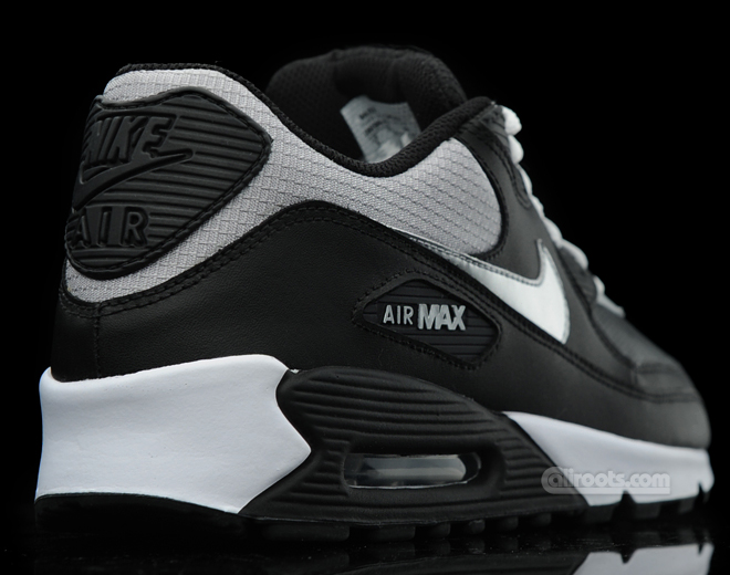 Nike Air Max 90 – Black – Metallic Silver