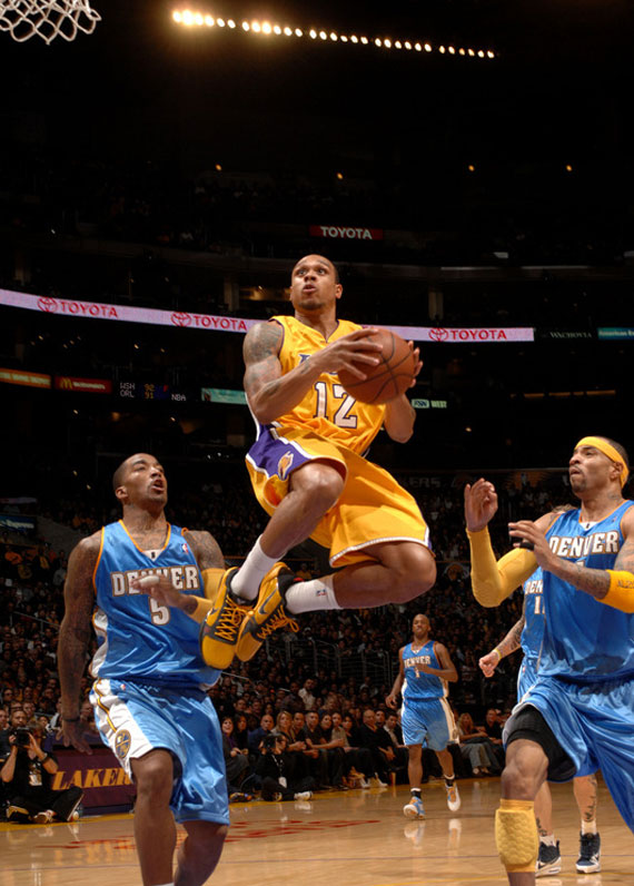 a2afcf15e0c2b04478a8840398615290-getty-90043509ng036_nugts_lakers