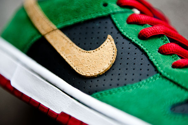 Nike SB Dunk Low Premium – Green – Gold – Red | April 2010