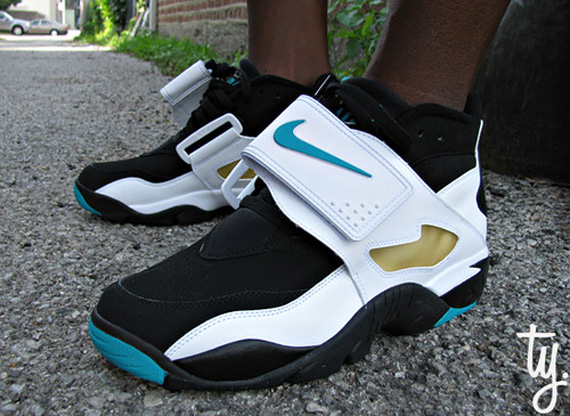 nike-air-diamond-turf-black-teal-white-sample-01 Nike Air Diamond Turf Black Teal White Sample 01