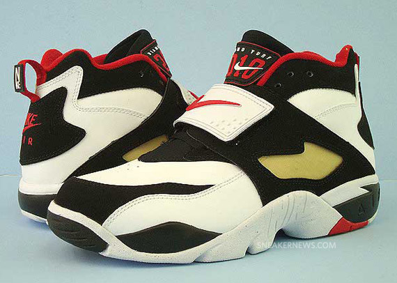 Nike Air Diamond Turf Retro - OG Colorway | Available on eBay