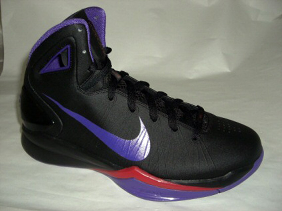 Nike Hyperdunk 2010 - Black - Varsity Purple - Varsity Red | Holiday 2010