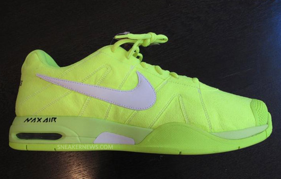 Nike Air Max Courtballistec 2.2 Tennis Ball 3