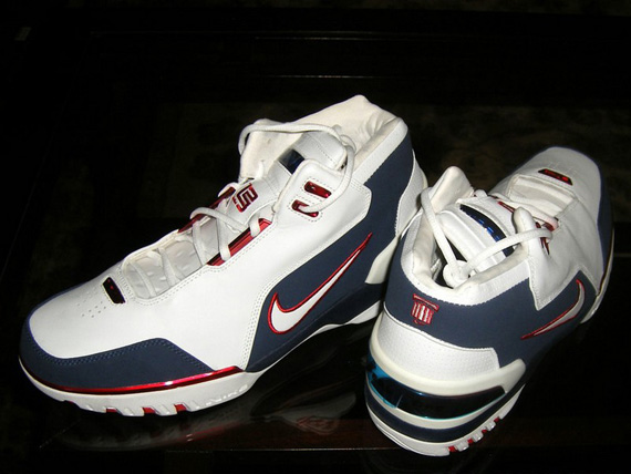 Usabasketball Lebron1 Athens 01