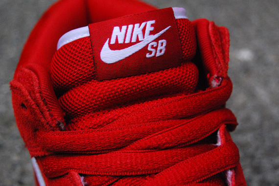 Nike Sb Dunk Mid Red White Gum 2011 01