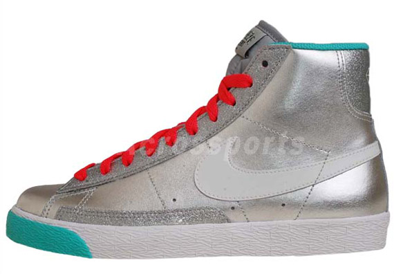 Nike Wmns Blazer High Freeze Queens Crew 2