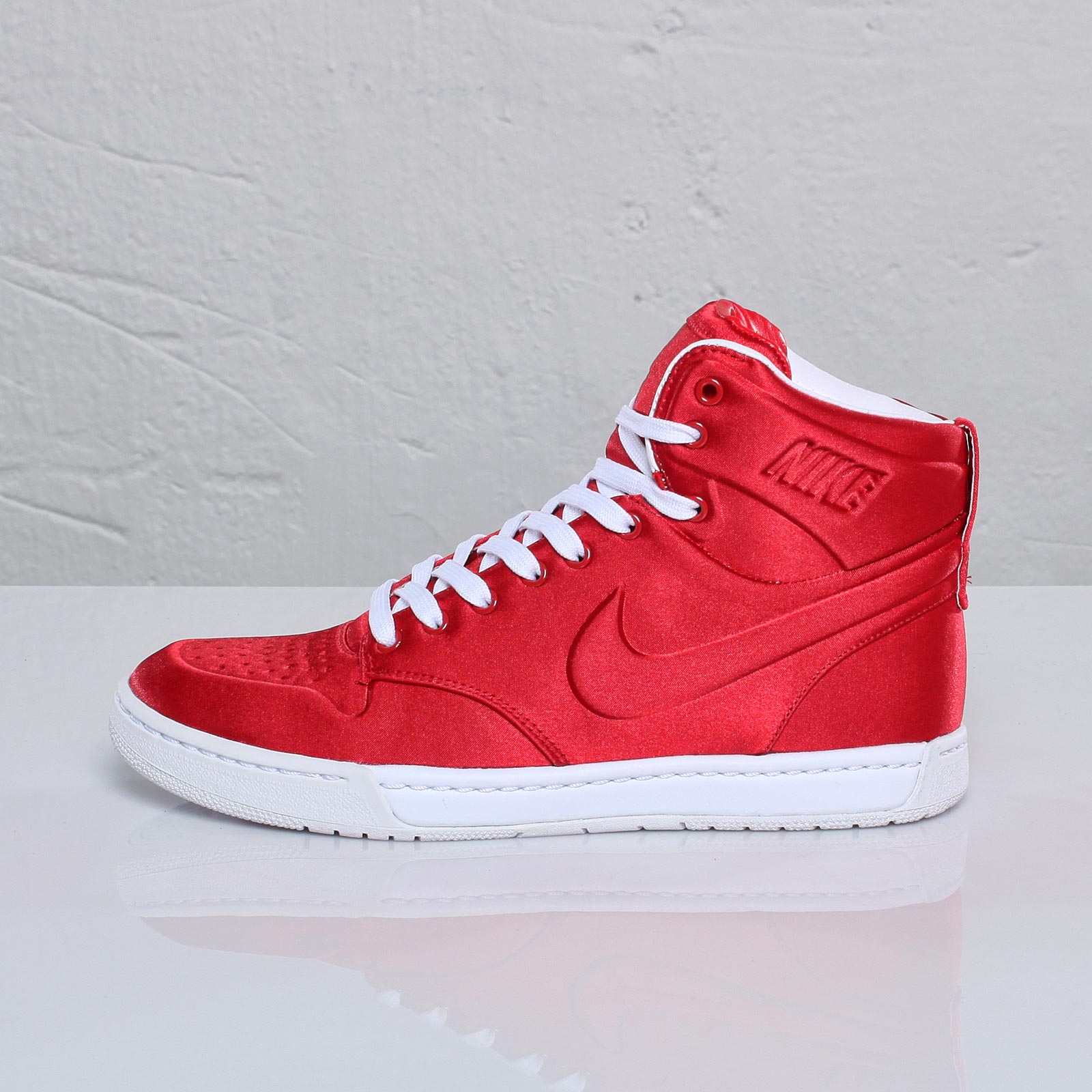 Nike Wmns Air Royalty Mid Vt Team Red White 1