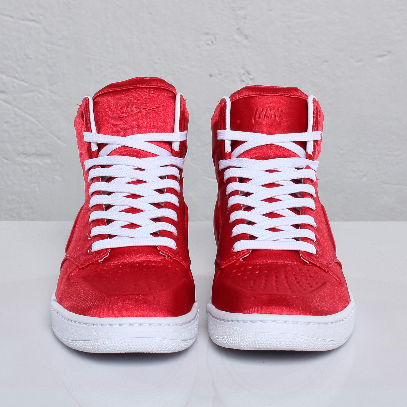 Nike Wmns Air Royalty Mid Vt Team Red White 3