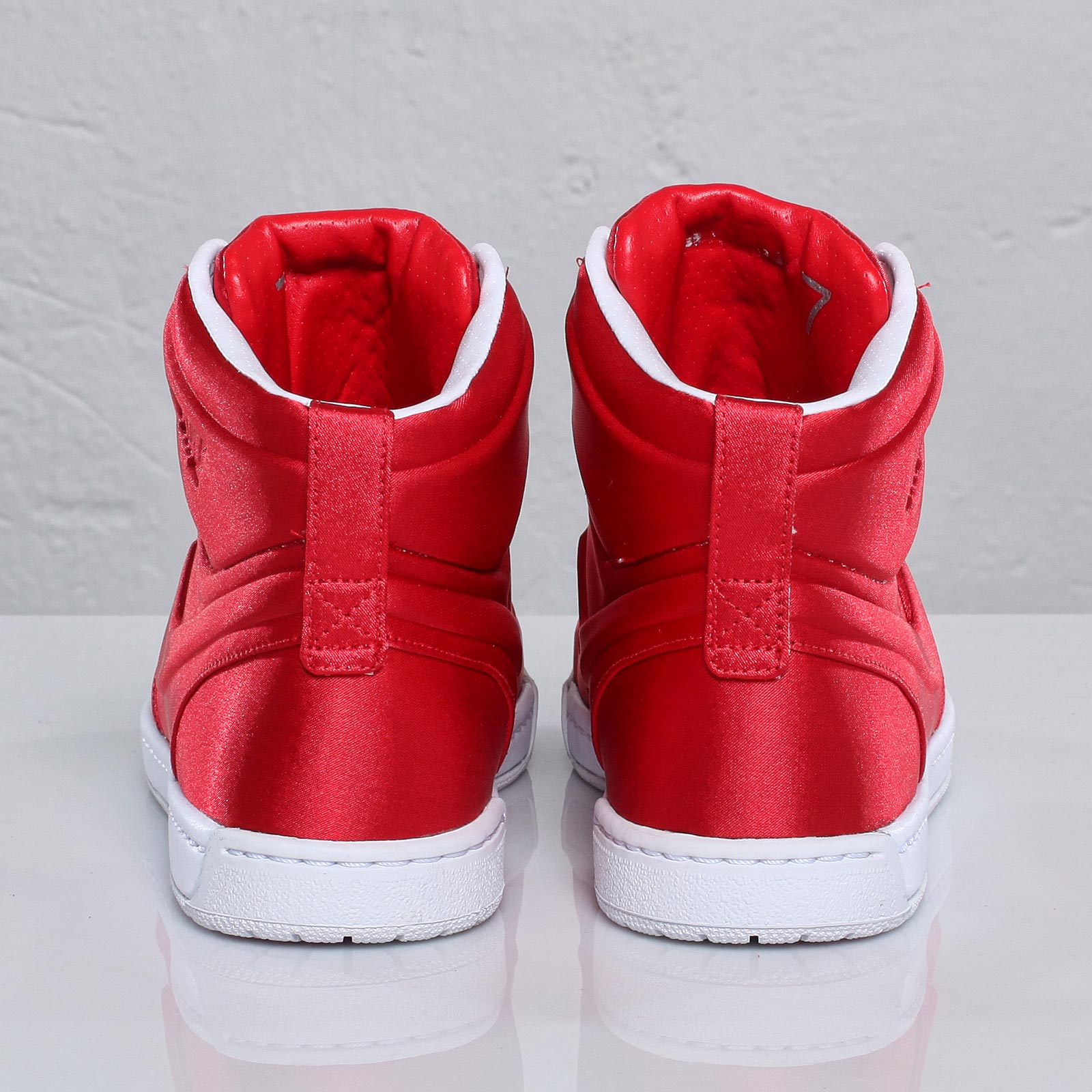 Nike Wmns Air Royalty Mid Vt Team Red White 4
