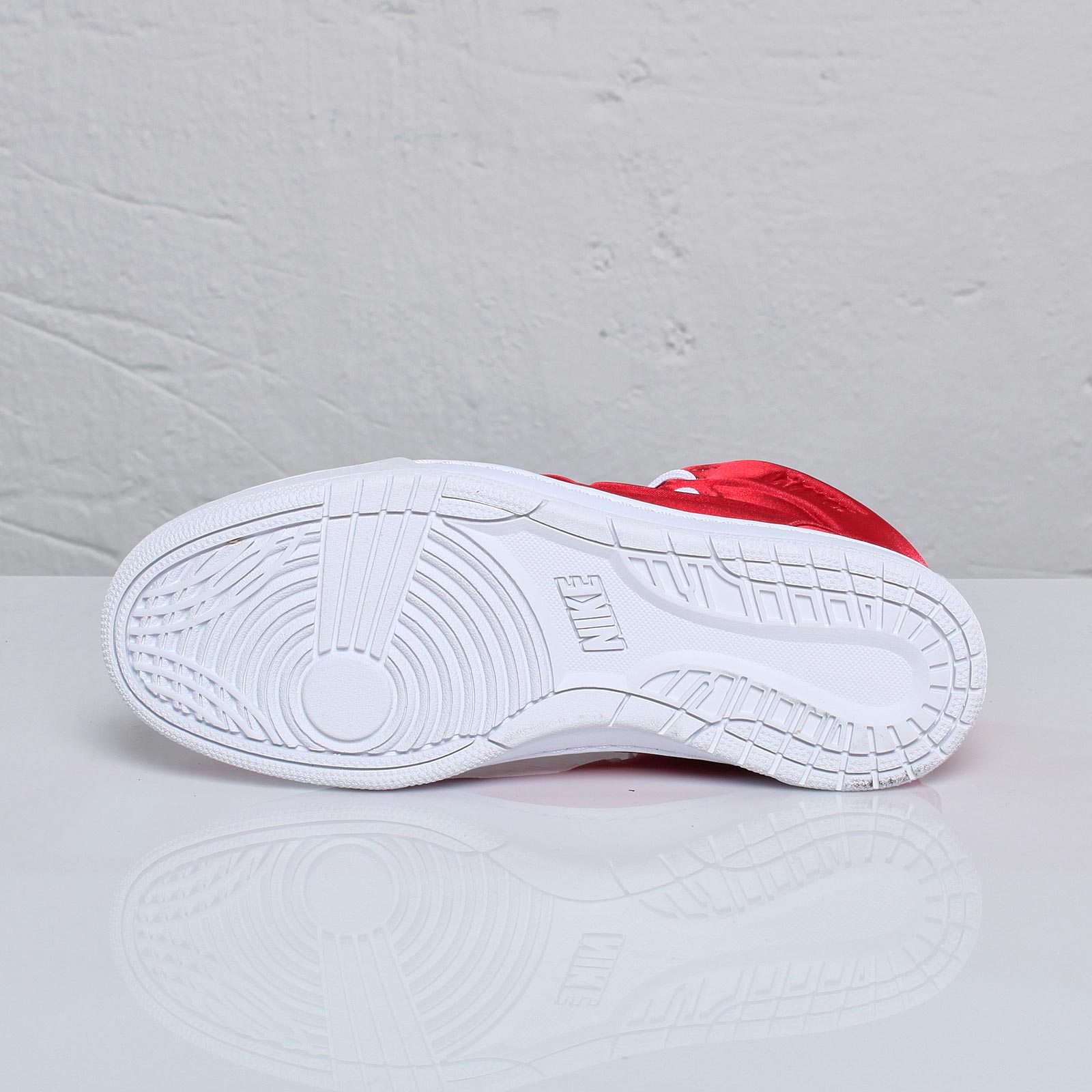Nike Wmns Air Royalty Mid Vt Team Red White 5