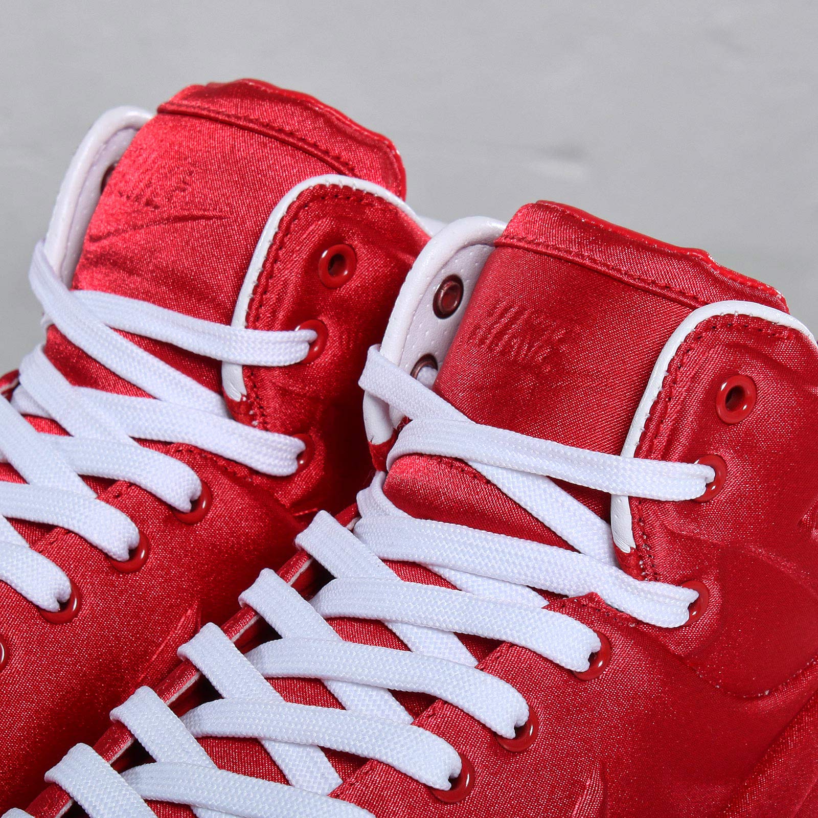Nike Wmns Air Royalty Mid Vt Team Red White 6