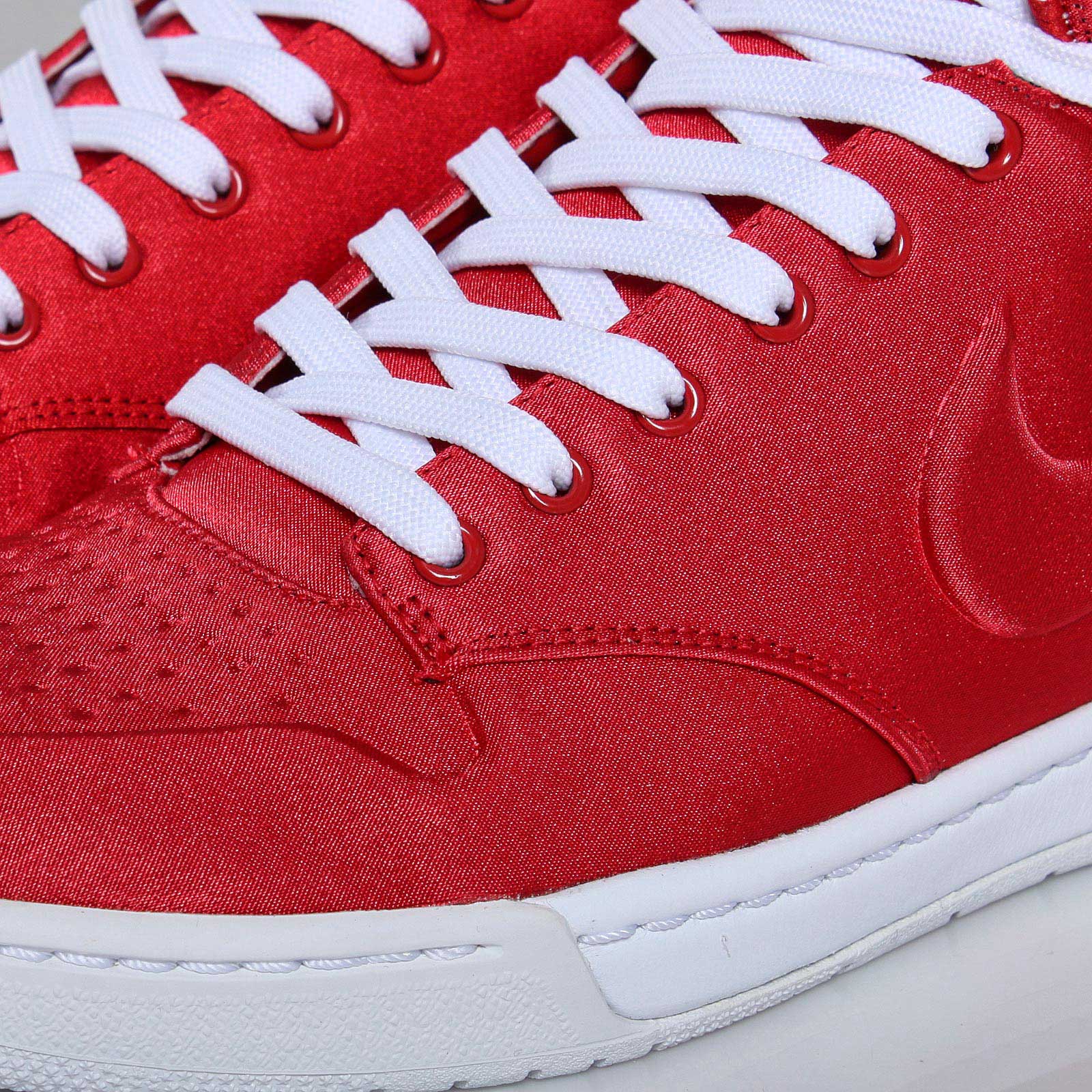 Nike Wmns Air Royalty Mid Vt Team Red White 7