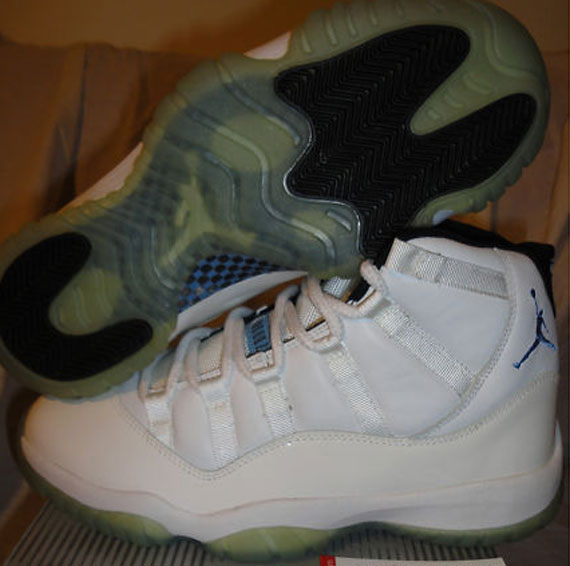 Air Jordan Xi Columbia 2001 Sample 01
