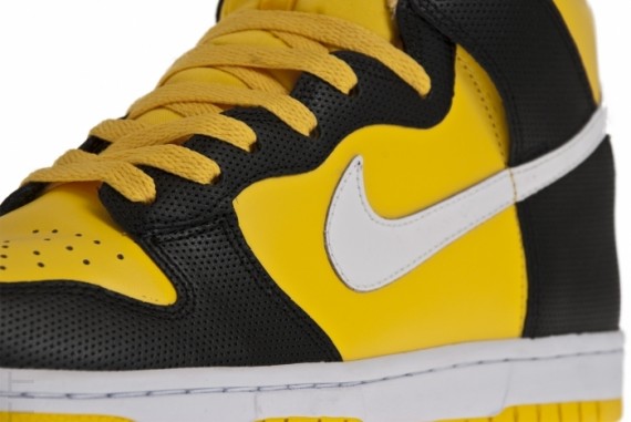 Nike Dunk High - Varsity Maize - White - Black