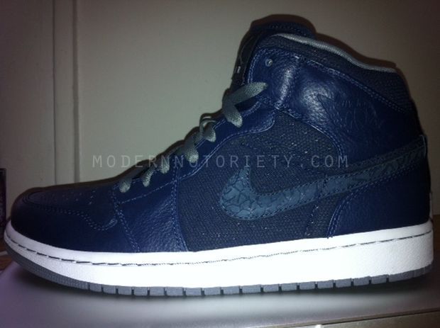 Air Jordan 1 Phat Yankees 2