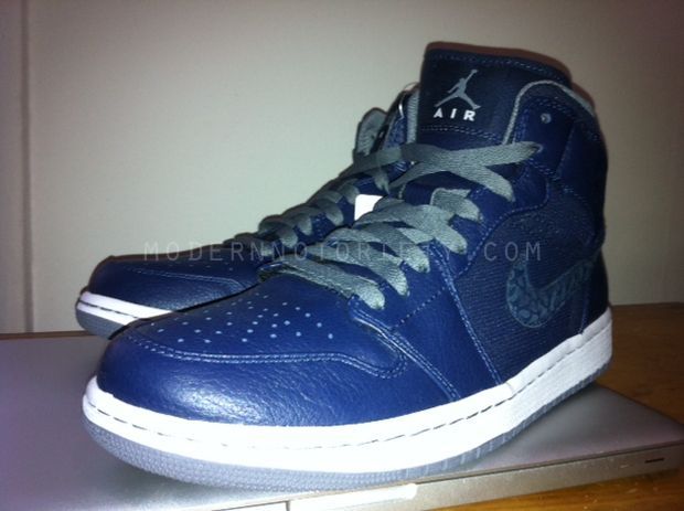 Air Jordan 1 Phat Yankees 4