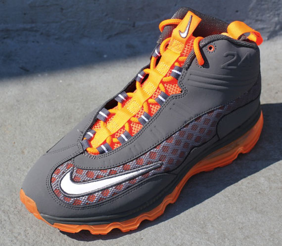 Nik Air Max Jr Dark Grey White Total Orange 3