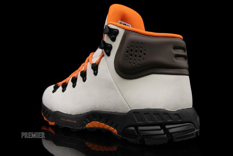 10 27 11merriweatherorangebackdetail