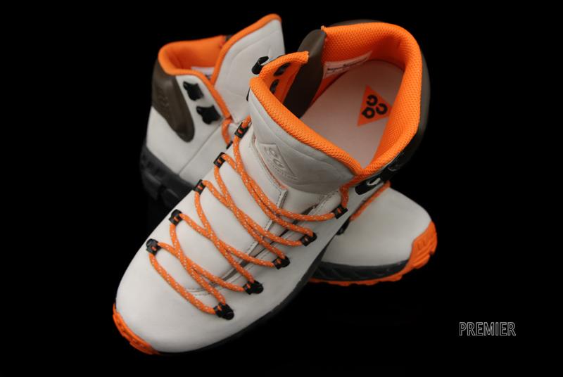 10 27 11merriweatherorangeinsole