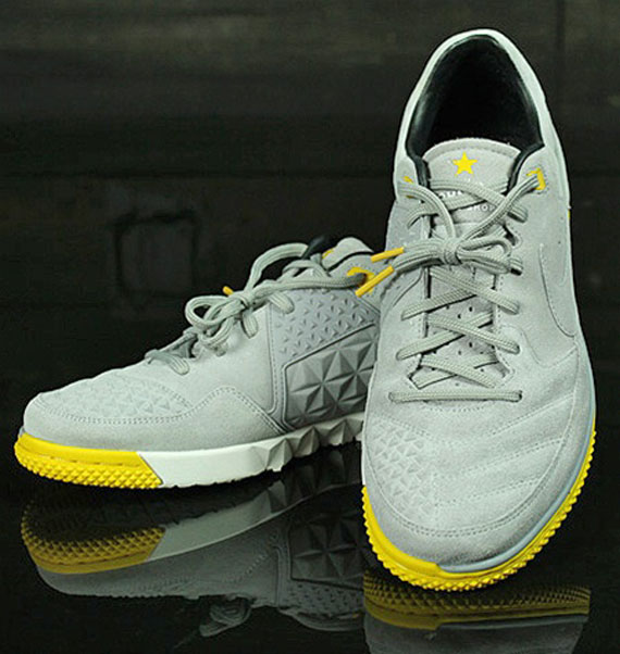 Livestrong Nike Street Gato 02