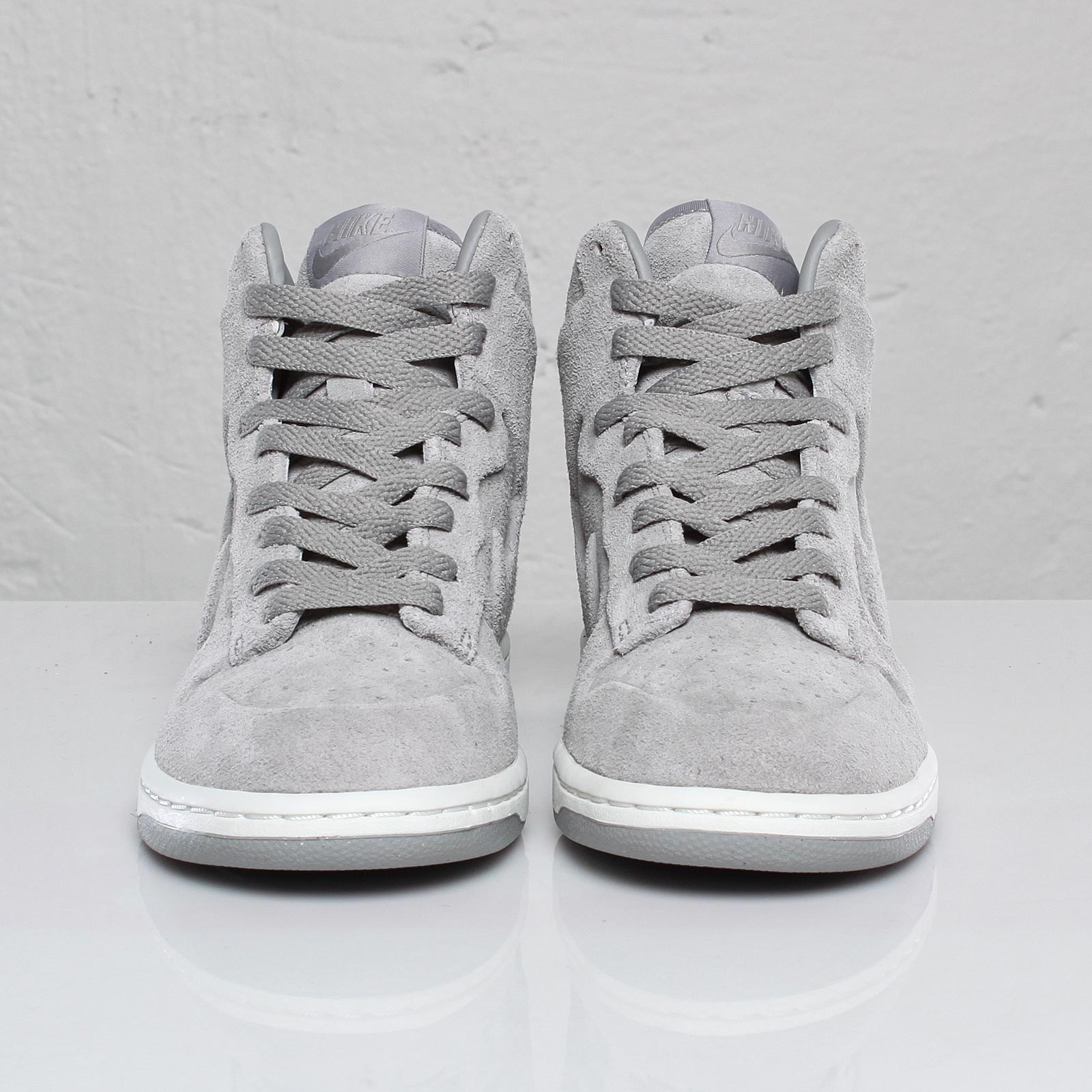 Nike Wmns Dunk High Skinny Premium Medium Grey Vactech Suede 3