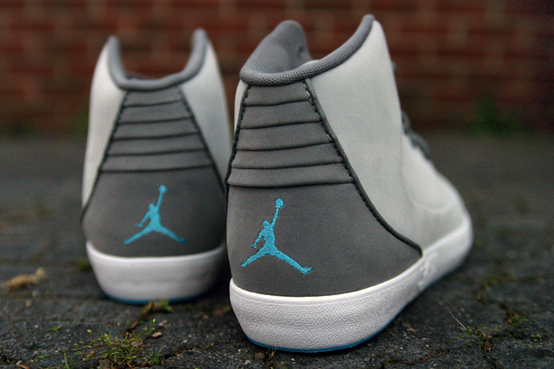 Jordan V9 Grown Wolf Grey Current Blue Cool Grey White 1