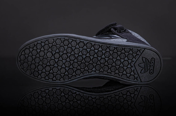 Adidas Originals Ar 2 0 Black Pack 06